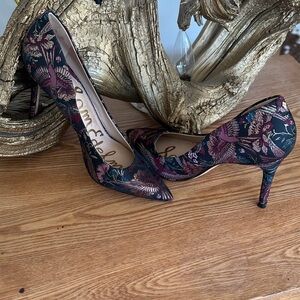 Gorgeous Chinoiserie Floral Heels